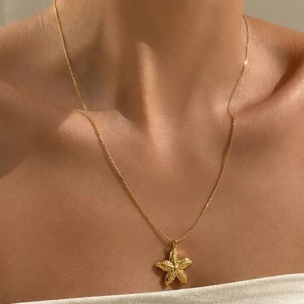 gold starfish necklace D93